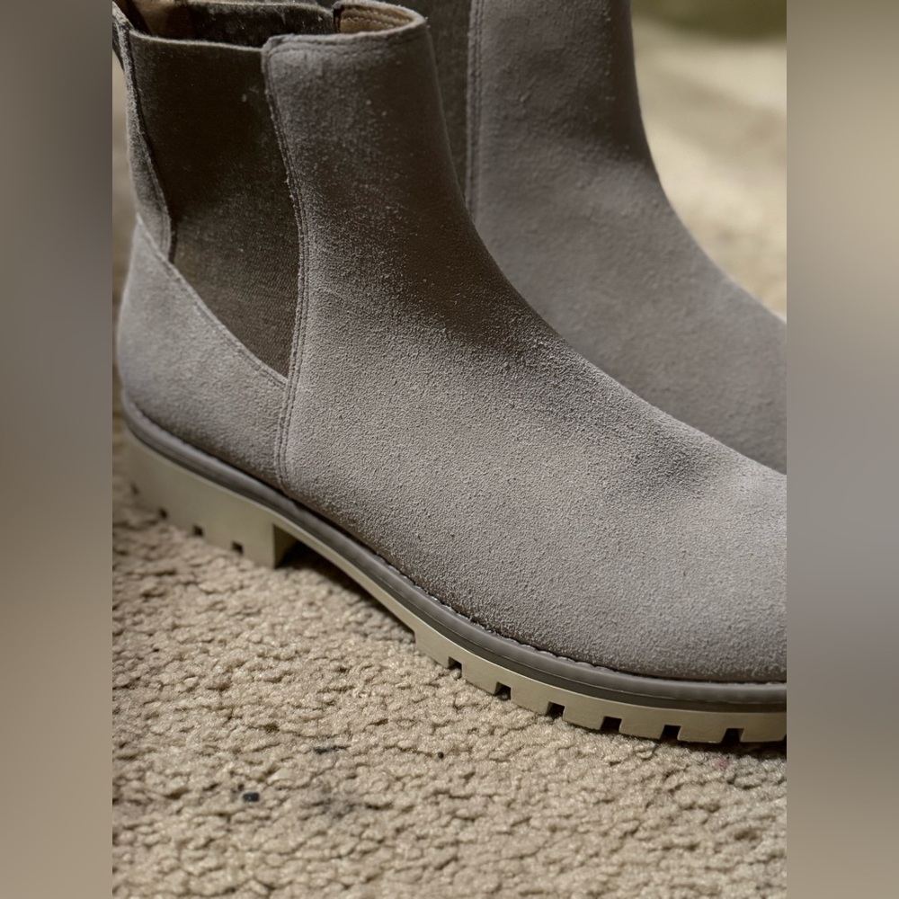 🍂🍂Crown Vintage Gray Boots Modern Elegance🍂🍂